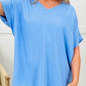 Blue pullover V-Neck Women's Top. Size 1X (18-20)